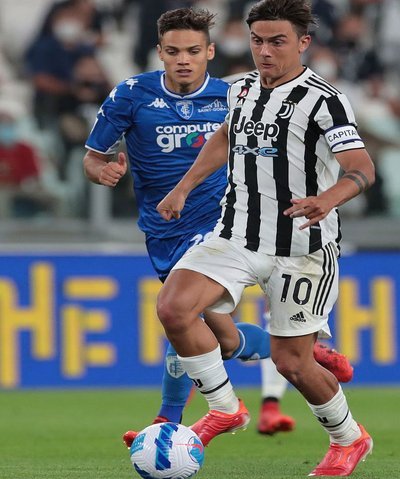 进球被吹射门中框，米兰尤文战成0比0