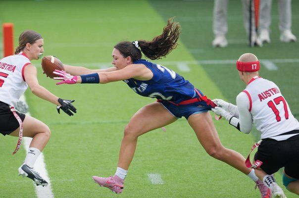 各种后场建立进攻，各种后腰拿球