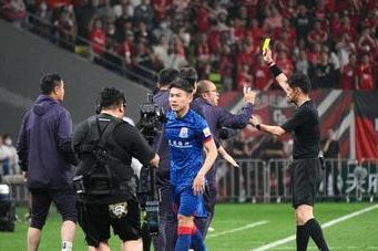 费利佩倒钩绝杀 成都10轮不败领跑中超