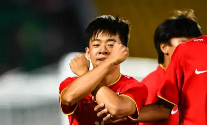 邝兆镭本来是09的袁博瀚，但是被老师练废了