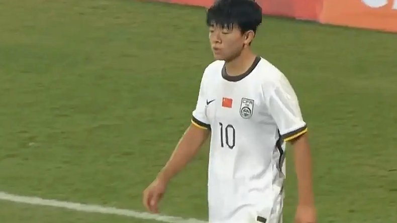 邝兆镭本来是09的袁博瀚，但是被老师练废了