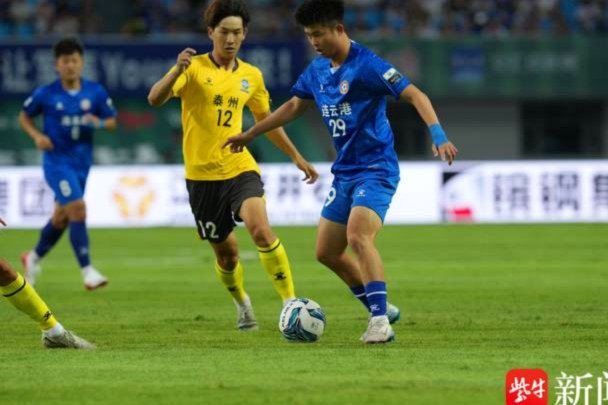 苗润东远距离任意球直接破门，连云港1-2徐州
