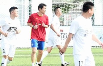劲爆！！！“青训教父”左右臂膀干上了！