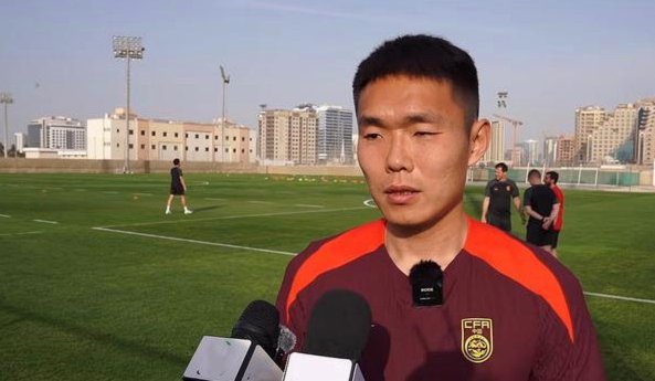 闲谈：王钰栋为何在国足没有球权