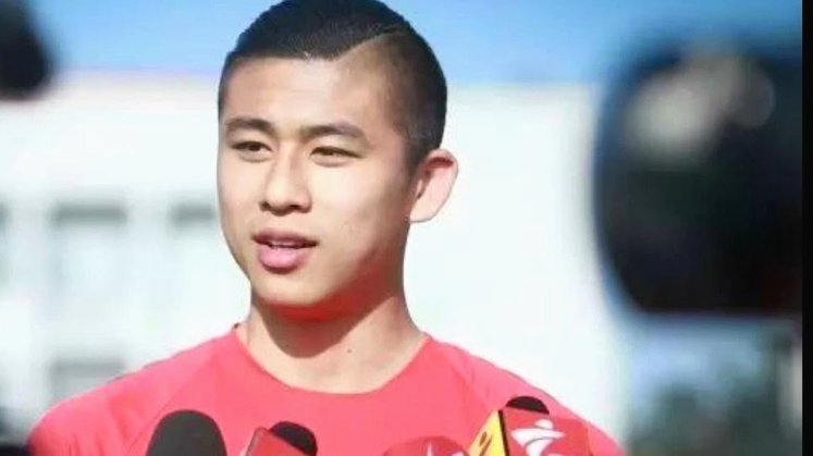 国安三镇首发对决：张玉宁PK卡迪斯，李昂替补
