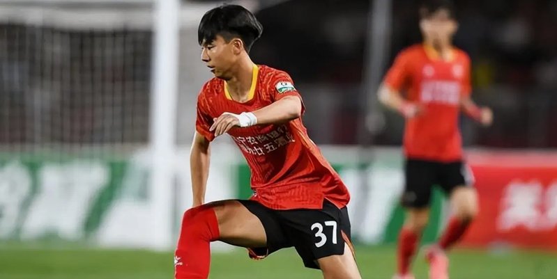 宫磊携子加盟法国欧塞尔U19梯队