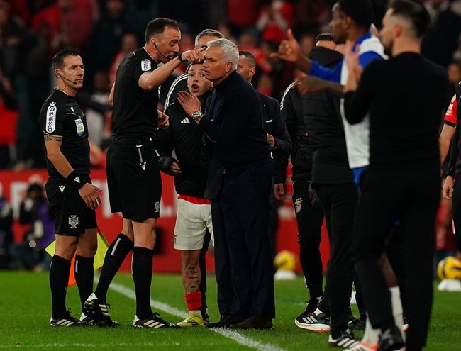 奥莱记者：FIFA对帕雷德斯和加维明显双标，贝林也没被处罚