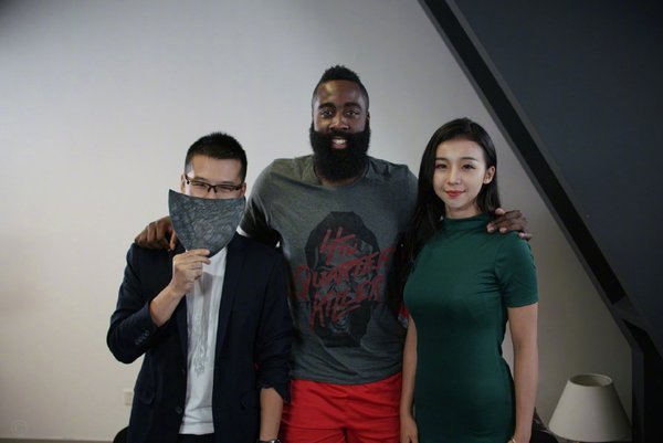 董路为何只拉黑杨毅？
