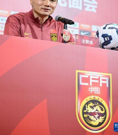 国足帅位风波：邵佳一能否胜任？